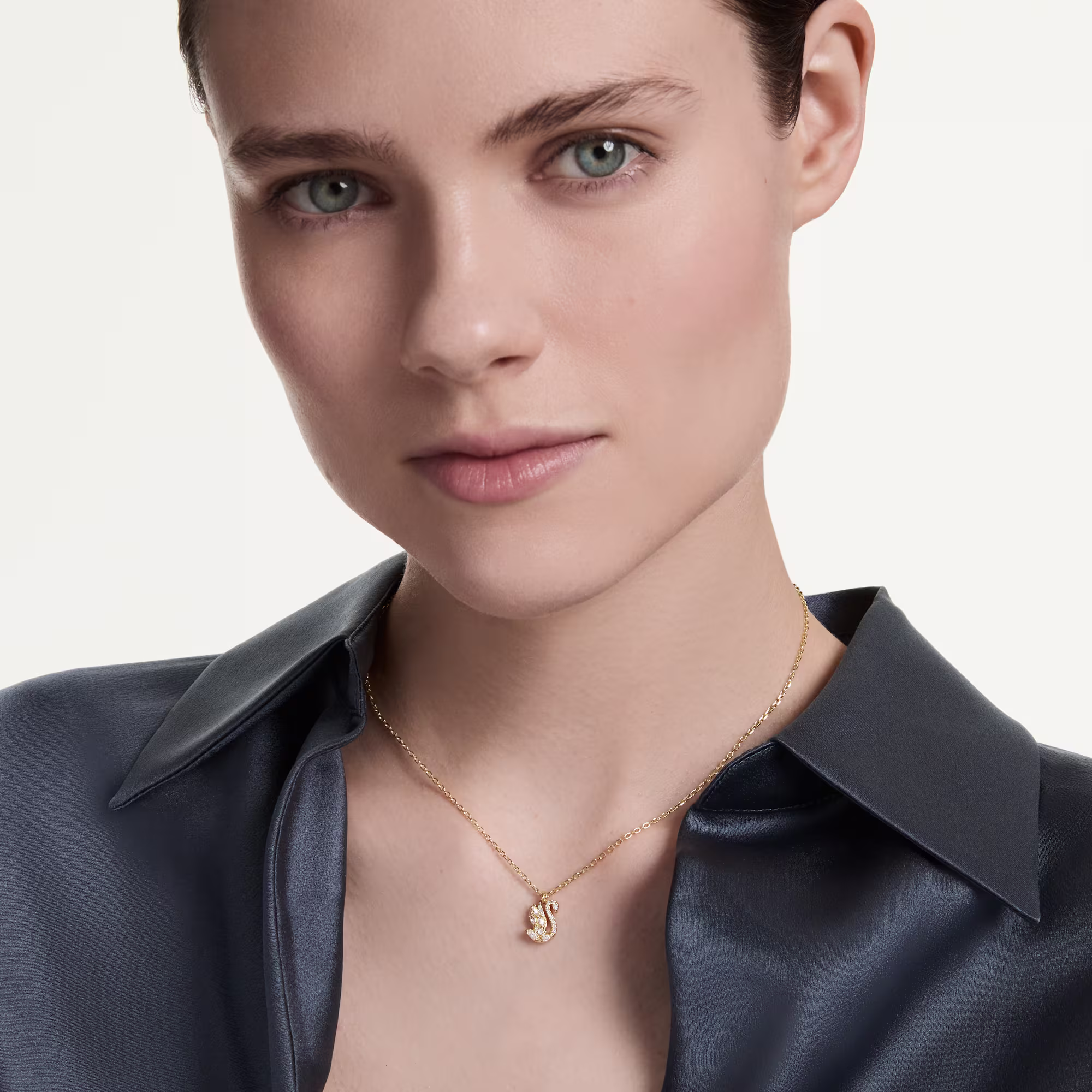 Swan pendant